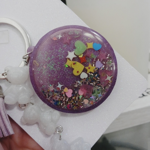 Liquid waterfall resin shaker keychain with gummy bear dangle charms - Picture 4 of 11